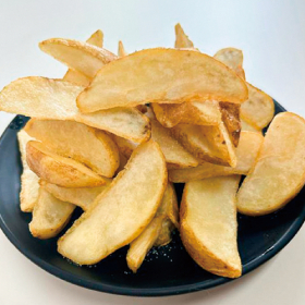 インド産フライドポテトウェッジカット1kg X027591